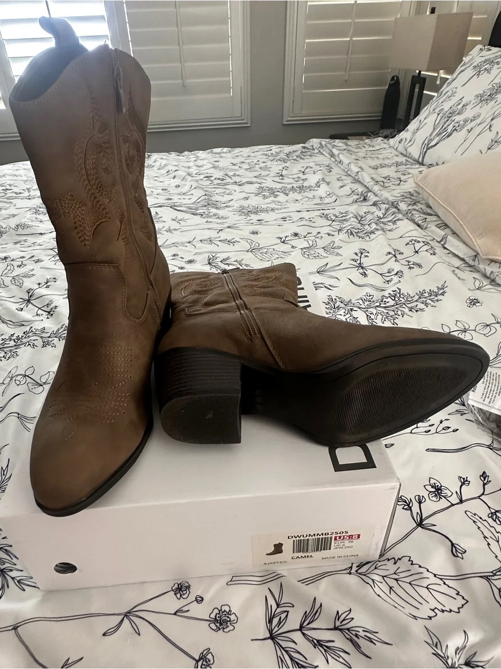 Dream Pairs Taupe Western Ankle Boots with Embroidered Detail size 8